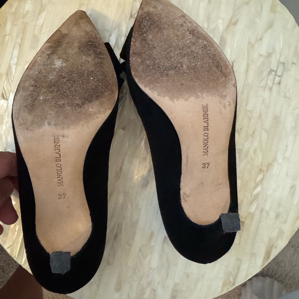 Manolo Blahnik Black Suede pumps/heels. - Picture 5 of 5